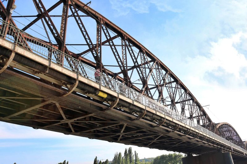 vanilla-bridge-czech-republic-iron