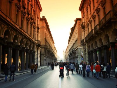 vanilla-city-italy-pedestrian