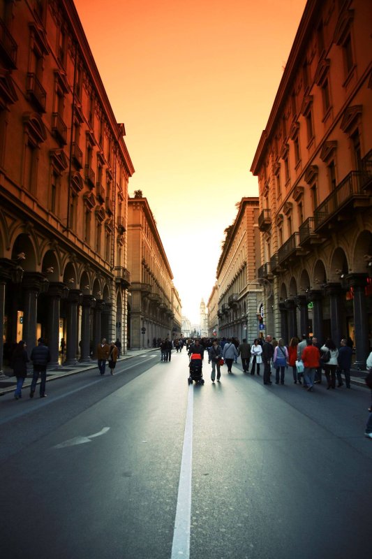 vanilla-city-italy-pedestrian