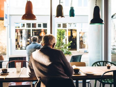 vanilla-coffee-shop-man-bar
